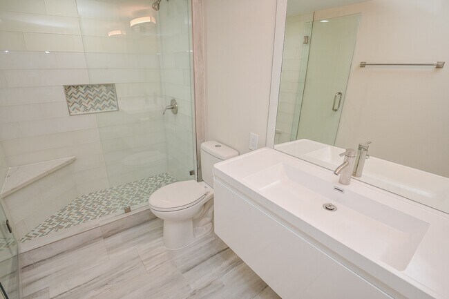 Building Photo - 15 Greenway Plz