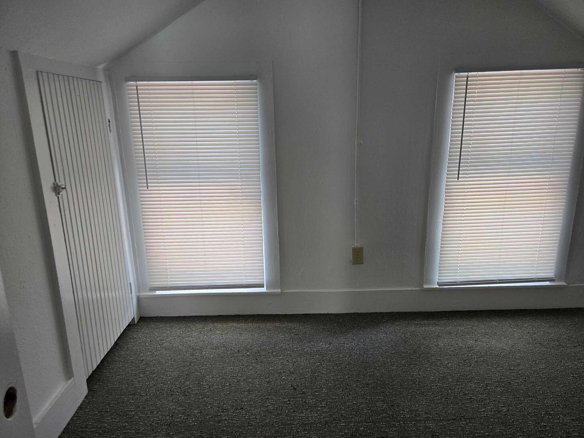 Building Photo - 714 E Maple Ave
