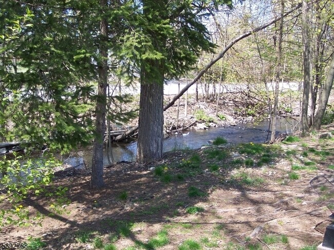 Building Photo - 42 Willow Way