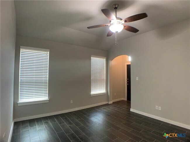 Building Photo - 354 Creekside Curve