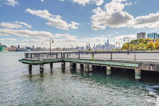 Building Photo - 1100 Maxwell Ln