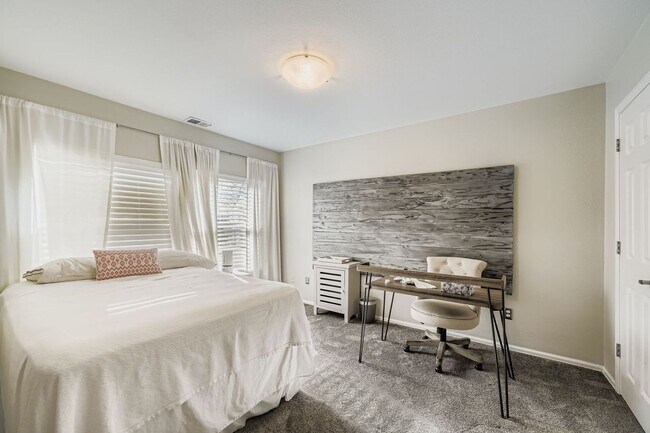 Building Photo - LOCATION, LOCATION! Featuring modern finishes and a peaceful outdoor retreat, this 2-bed 2.5-bath...