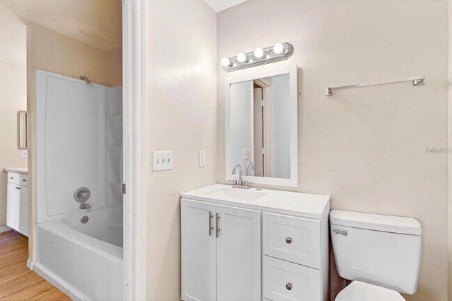 Building Photo - 413 Fountainhead Cir