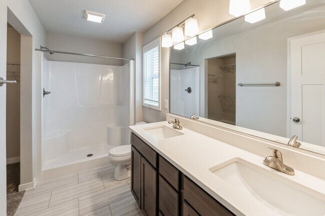 Building Photo - CORNER UNIT!! 3 Bed, 2.5 Bath Townhome in Ankeny