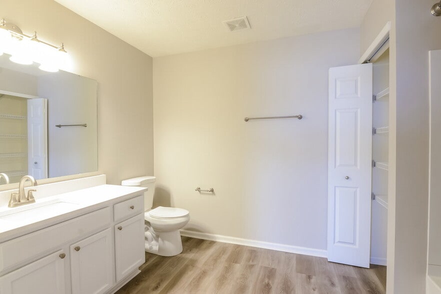 Building Photo - 508 Grassy Bend Dr