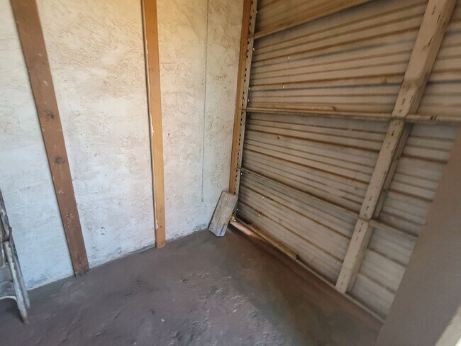 Building Photo - Ready to View!!