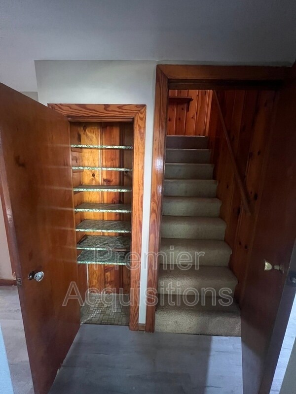 Building Photo - 126 E 3rd St