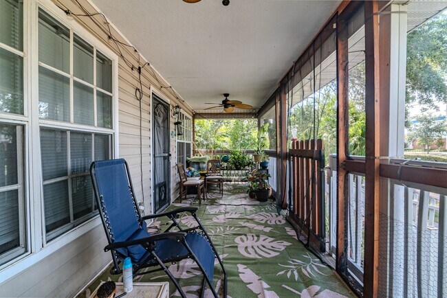 Building Photo - Beautiful 3 / 2 single family home across ...