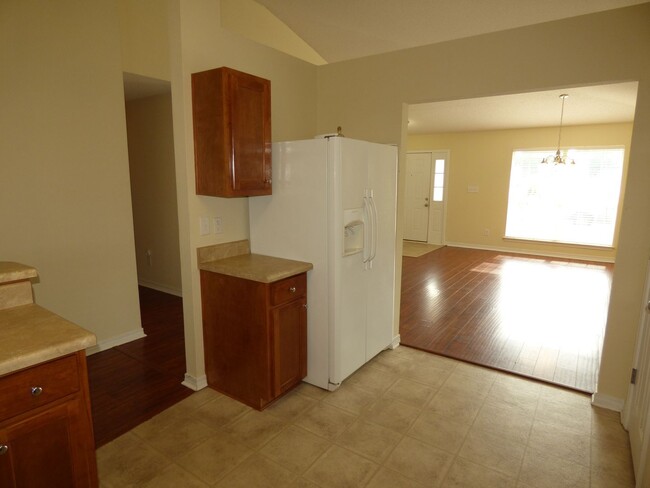 Building Photo - Great 4 Bedroom in Pensacola