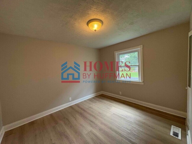Building Photo - Westside | Two Bedroom House | Move in Ready