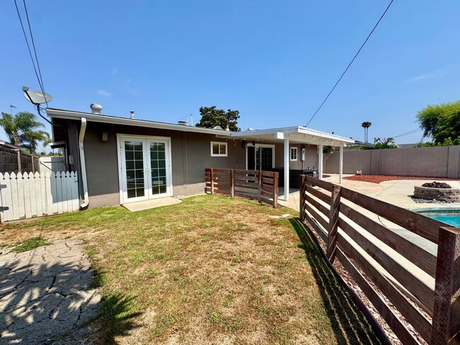 Building Photo - Beautiful 3Bd/2Ba Home With Pool Located I...