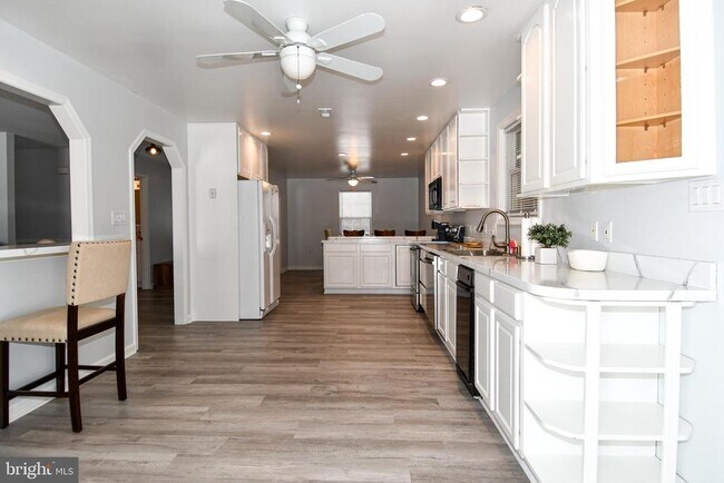 Building Photo - 10049 Meleen Dr