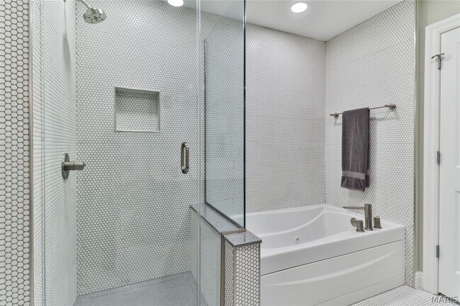 Building Photo - 4909 Laclede Ave