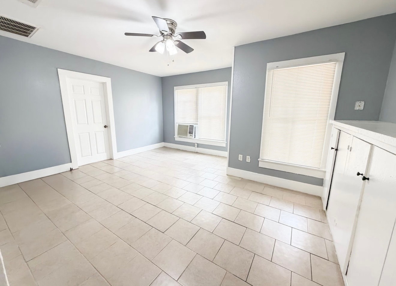 Building Photo - 2323 Spain St