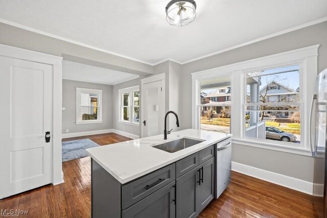 Building Photo - 1643 Lincoln Ave