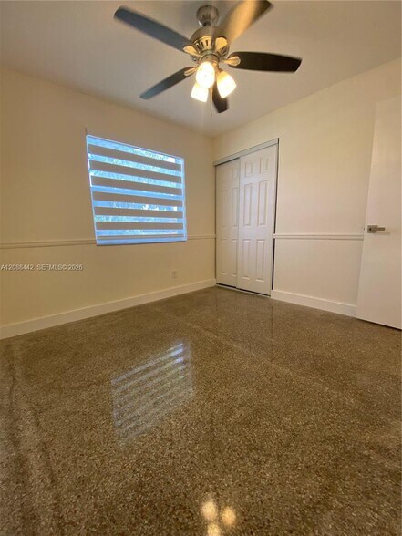 Building Photo - 6140 SW 37th Ct