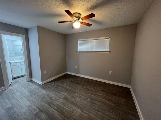 Interior Photo - The Vintage
