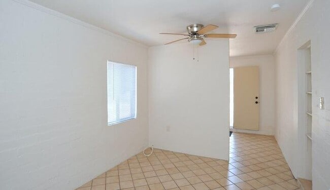 Building Photo - Cntrally Located 4 bedroom home