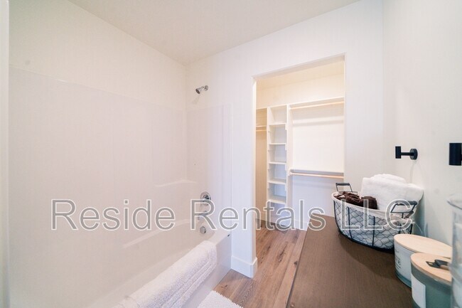 Building Photo - 254 Spring Creek Pky