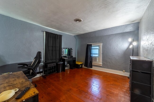 Building Photo - 66 Lyford St