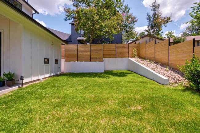 Building Photo - 1709 Taylor Gaines St