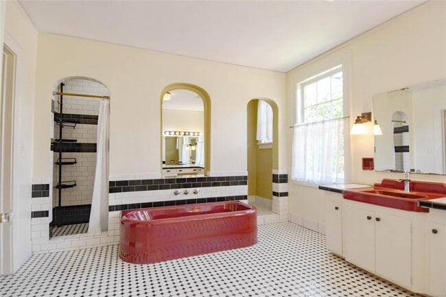 Building Photo - 1451 Watson St