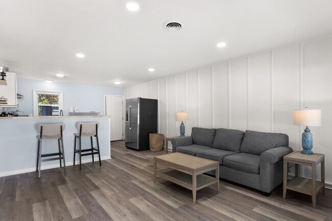 Building Photo - 4215 Peachtree Ave
