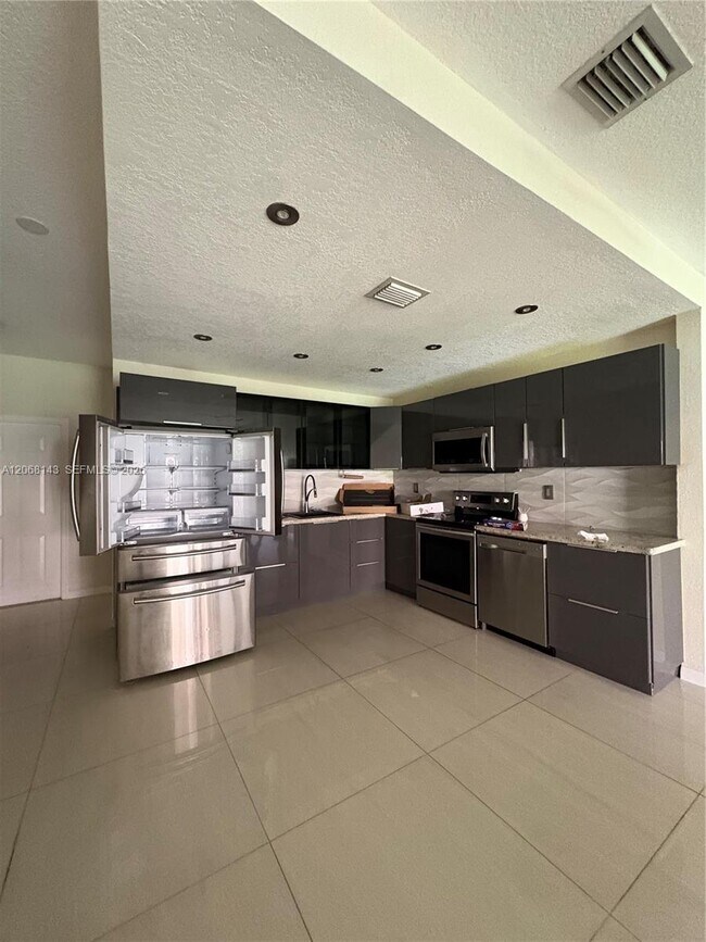 Building Photo - 5725 Tuscany Way