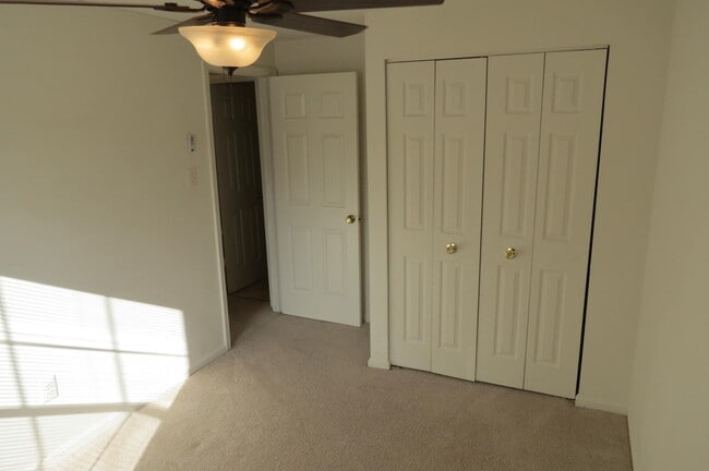 Building Photo - 2208 Wimbledon Cir