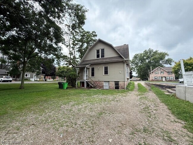 Building Photo - 85 S Cleveland Ave