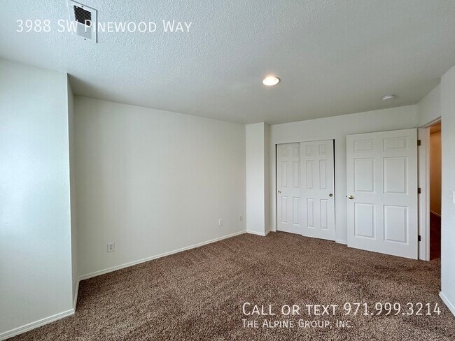 Building Photo - 3988 SW Pinewood Way