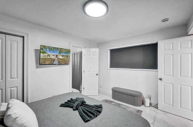 Building Photo - 2001 Washington St