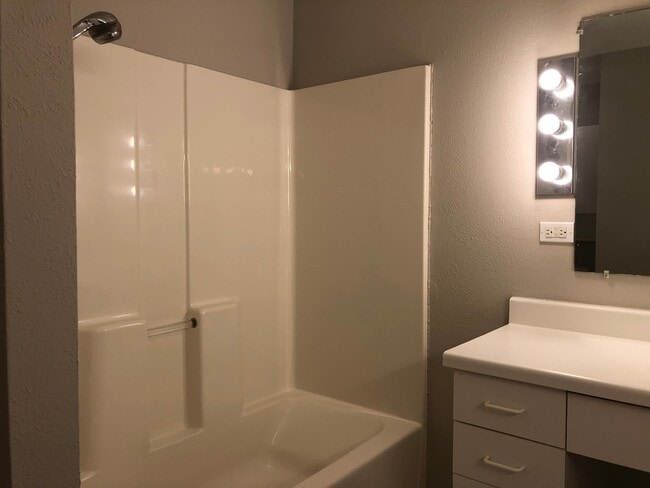 Building Photo - 4 Bedroom / 2.5 Baths / 2 Car Garage with ...