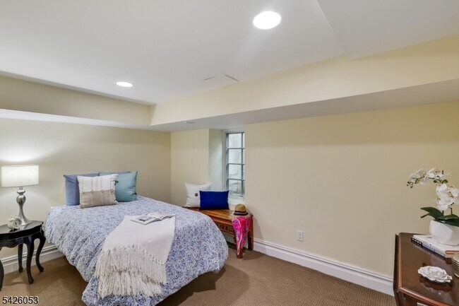 Building Photo - 236 Long Hill Dr