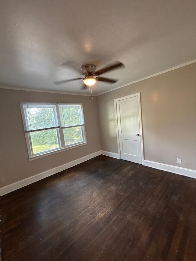 Building Photo - 410 Blacksnake Rd