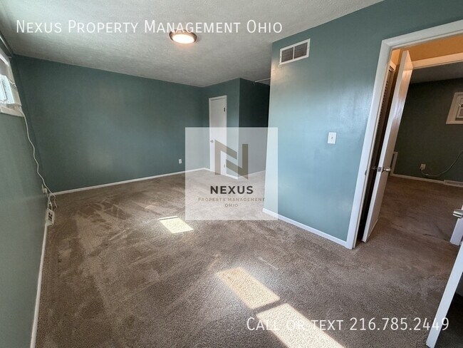 Building Photo - 6475 Sandfield Dr