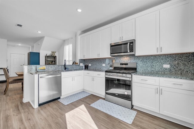 Building Photo - 7306 Madison Cmns Ln