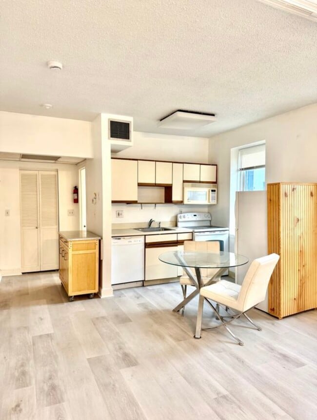 Building Photo - 1415 Commonwealth Ave