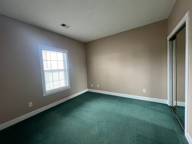 Building Photo - 4868 Dahlia Ct