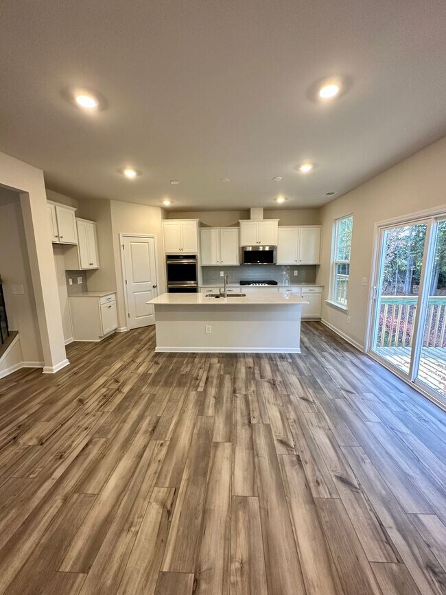 Building Photo - 4BR/3.5 Bath Townhouse in Prime Ballantyne Location; Great Schools