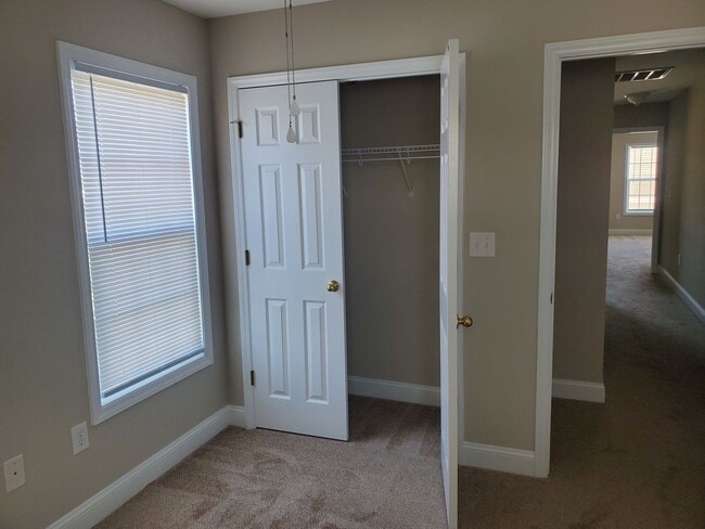 Building Photo - re2102m