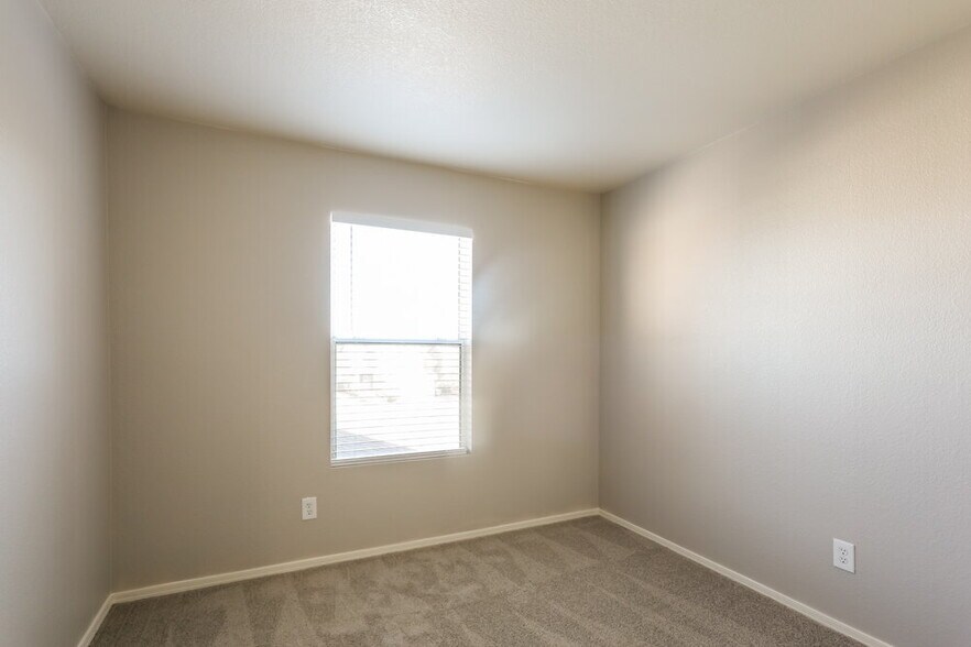 Building Photo - 2068 S Mcconnell Dr