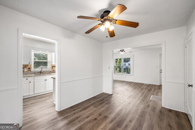 Building Photo - 1801 Crestridge Dr SE