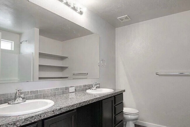 Building Photo - Comfortable Living in a Beautiful, Well-Kept Home