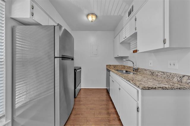 Building Photo - 4038 Ridglea Country Club Dr