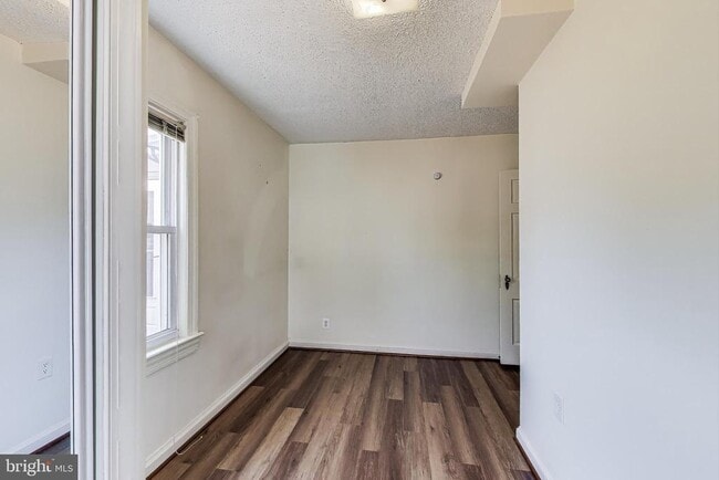 Building Photo - 5516 Greentree Rd