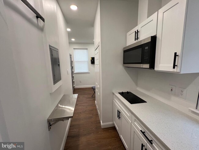 Building Photo - 2145 Elkins Ave