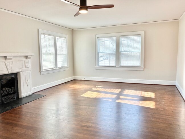 Building Photo - Spacious 3 Bedroom in Reidsville with an Office- Newly Renovated - Lawncare Included!