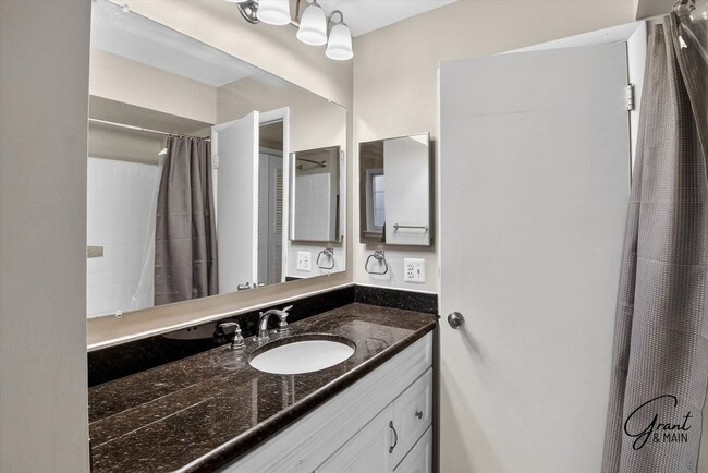 Building Photo - 1 bedroom $1095