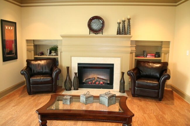 Enjoy a comfortable seat in this posh sitting room - Veranda at Carver